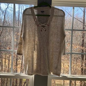 American Eagle cream sweater. Size XS/S